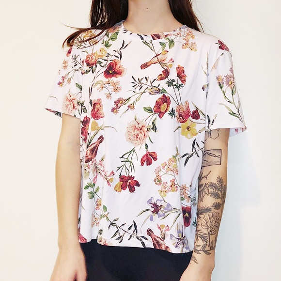 Forever 21 Tops - Forever21 Floral / Bird T-shirt